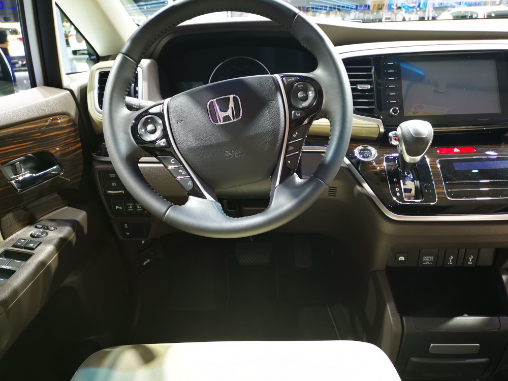 �ڳ������ȼ�Ͱ泵�Ͳ�û�����Եı仯���������Ӱ�ťʽ�Ļ�������Ҳû�г��֡�