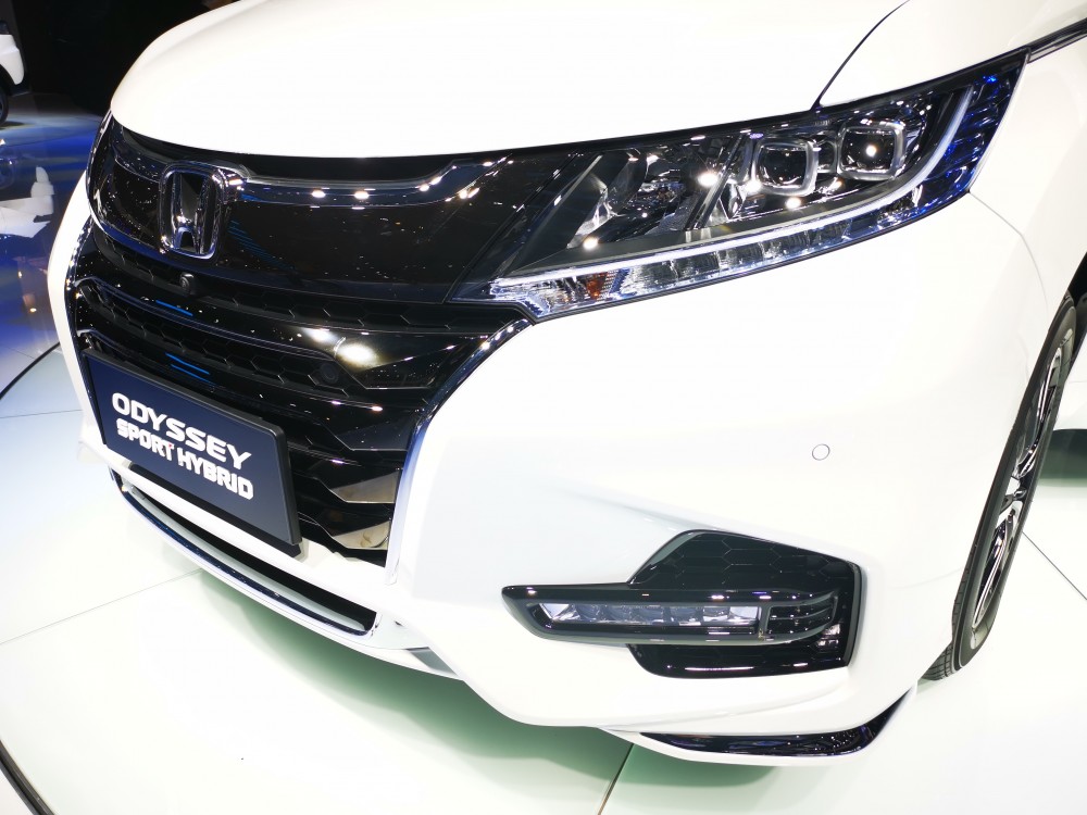 ��������µ����񡤻춯���͵�ǰ���������µ���ƣ�������ֿ�ȼ�Ͱ泵�Ͷ��ԣ��³���ǰ�����Ӿ���������󣬼����˶Ƹ�װ��֮��ǰ���������Ӿ�Ч���Եø���������