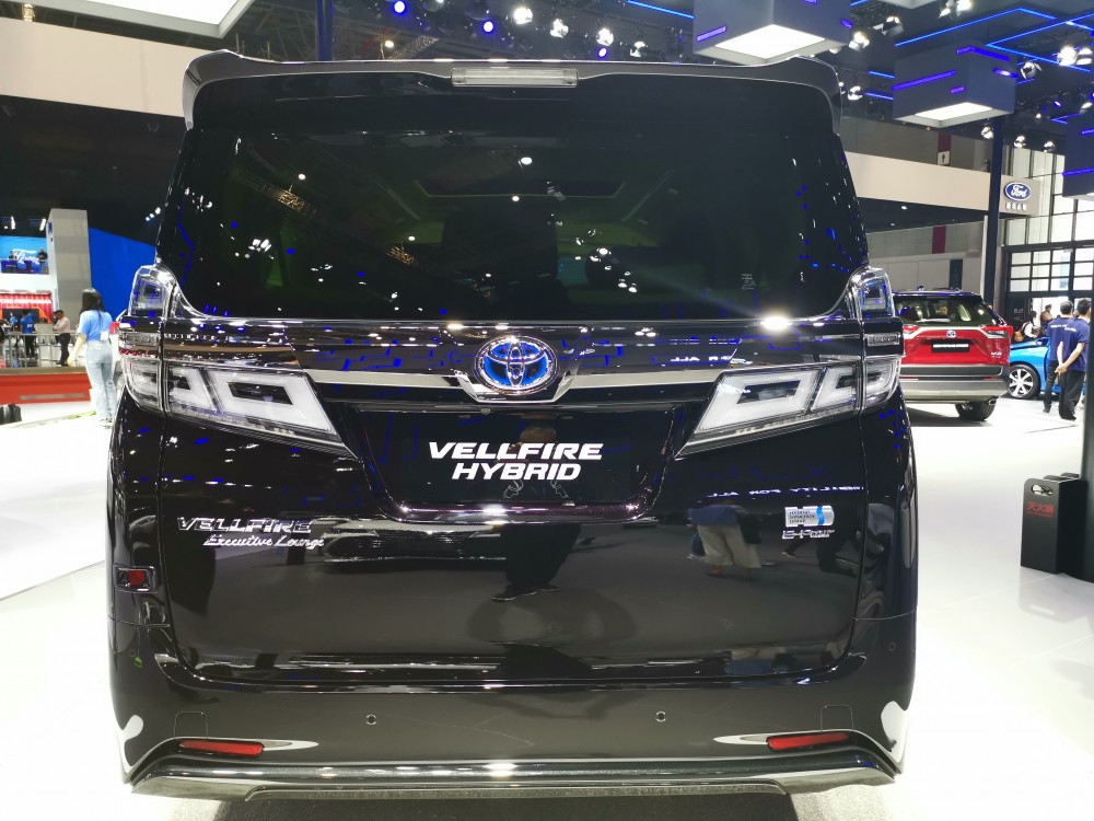 �����ߴ緽�棬�³����������߷ֱ�Ϊ4975/1850/1890mm�����Ϊ3000mm��