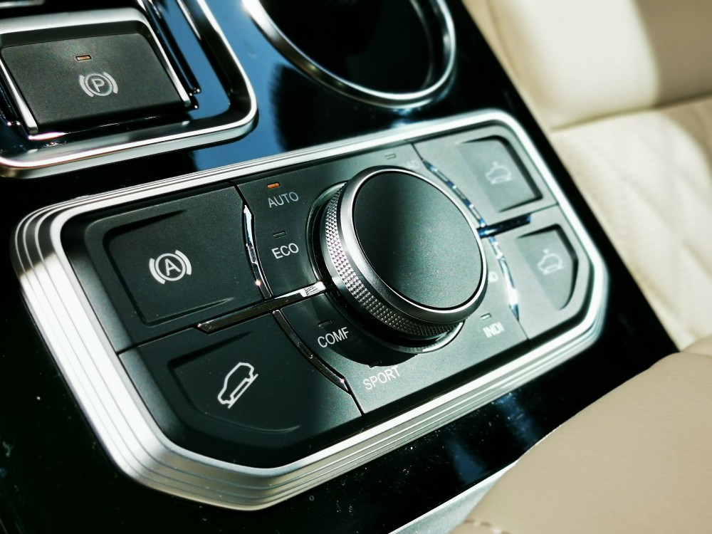 ����HS7��360〫ȫ��Ӱ��ϵͳ���ֻ��ƿؼ����Լ����ܼҾӵȹ��ܣ��û�Ҳ���������ܵ�����һ�еĶ������顣