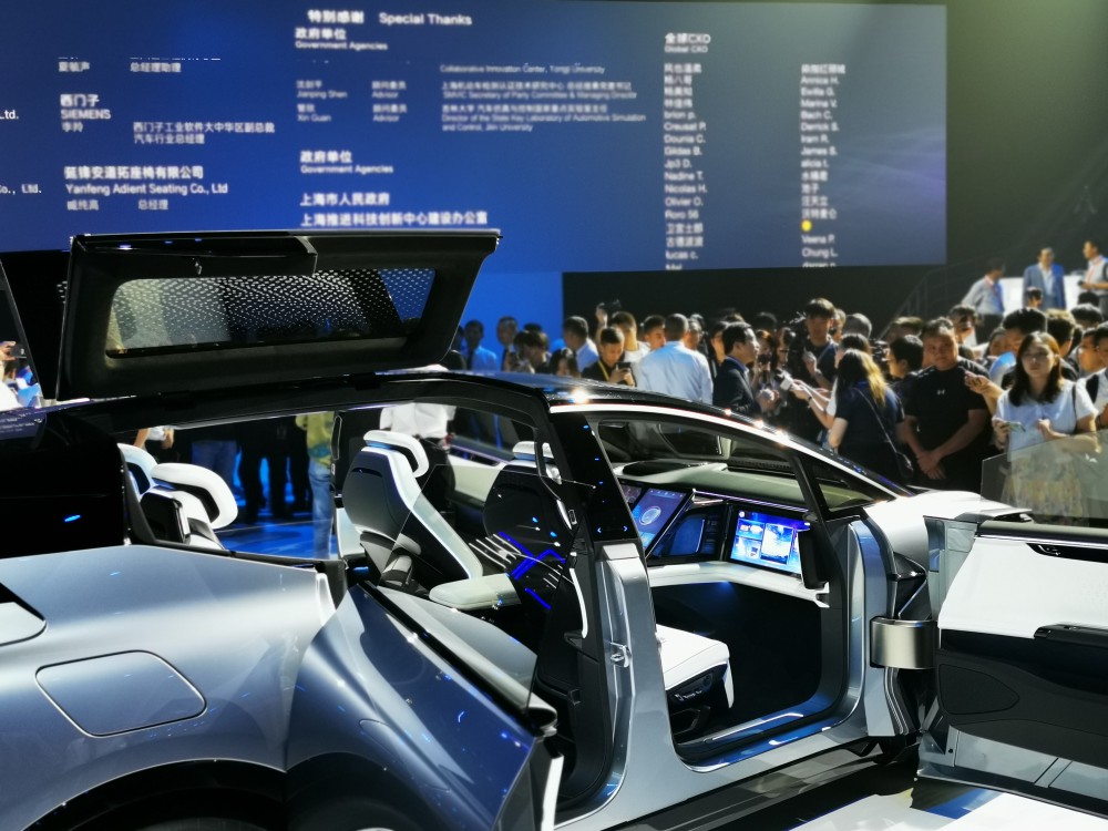 �����Զ���ʻδ���ķ�չ���򡰳�·Эͬ�������������ܻ���·�޷��νӣ���ʵ�ֵ���L3�Ļ����ϣ�δ�����ﵽ���߽��Զ���ʻ������