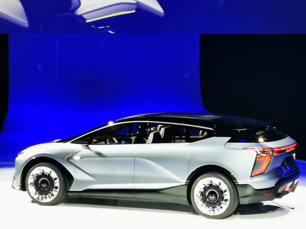 23��������챣����ϳ���ʼ�մ�ֱ�ڵ��棬�����Ӿ��������