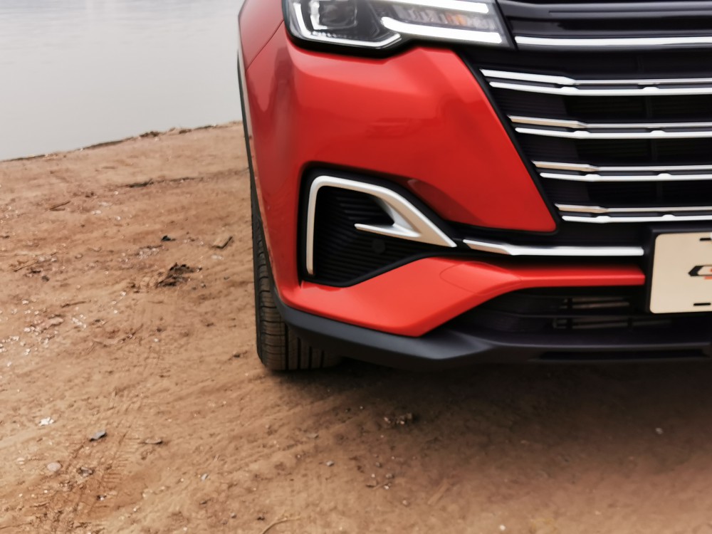 ۷棬³ǰͲ˳µġߡƷһʽƵǰǰդʽƸϬ⣬12ŸԶоƬ+5Ź⵼ʽгоƬԶһʽLEDƣ֮ۡ