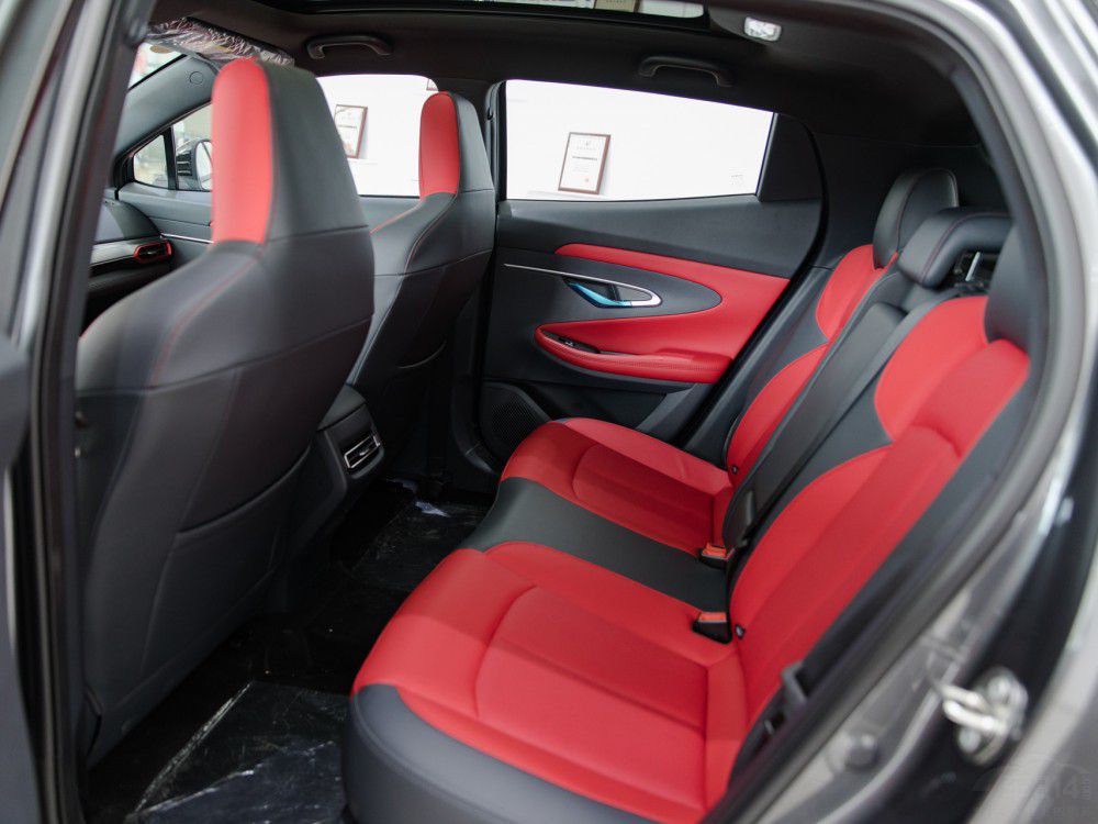 ߴ緽棬³߷ֱΪ4515/1870/1565mmΪ2710mmߴͬҲˮ׼