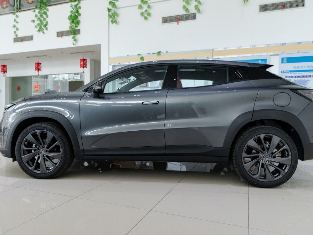 棬UNI-TȴͳSUVΪƽʽŰ복Ϊһ壬ЧͷͬʱĶкֵ쾡¡