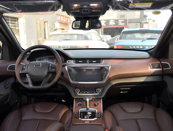 陆风X7内饰.jpg