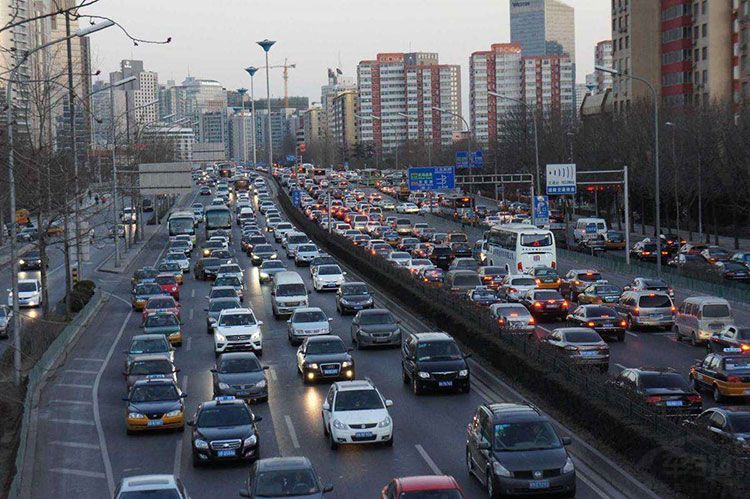 ����������������������߶�SUV����г�