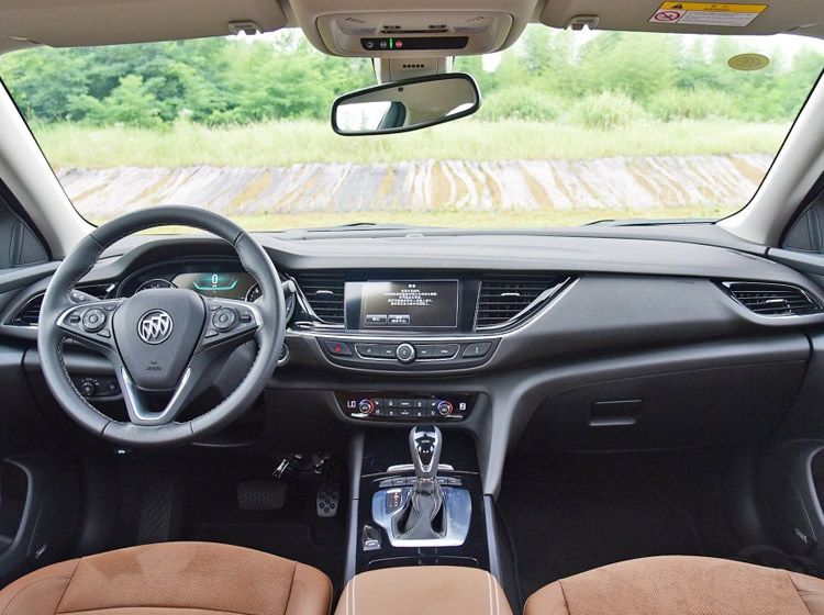 �˶��ͼҽδ����� �����밢������ѡ˭��