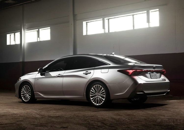 亚洲龙对比皇冠 有没有资格成为继任者? 亚洲龙对比皇冠 有没有资格成为继任者?