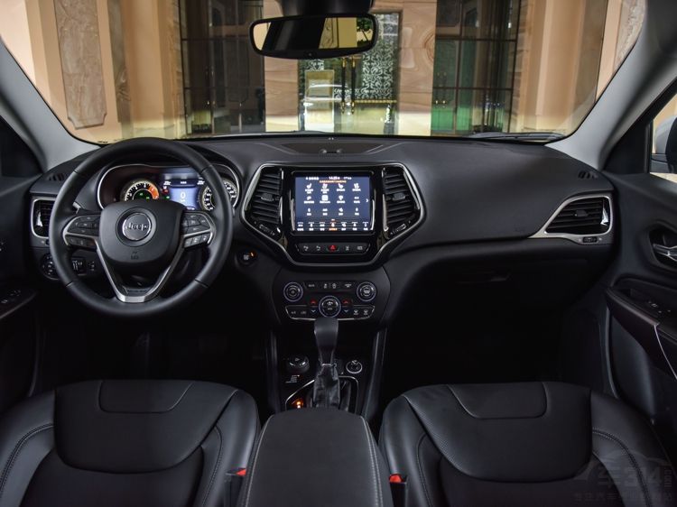 ���ݳ�չ���ŵ�SUV�̵� ����Ʒ������ͷ