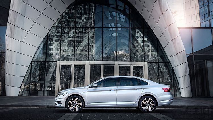 或将15万起,全新速腾与丐版迈腾你买谁 或将15万起,全新速腾与丐版迈腾你买谁