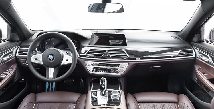 ����7ϵ�ԱȰµ�A8L