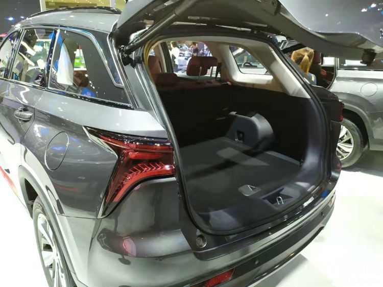 吉利博越PRO对比长安CS75PLUS 吉利博越PRO对比长安CS75PLUS