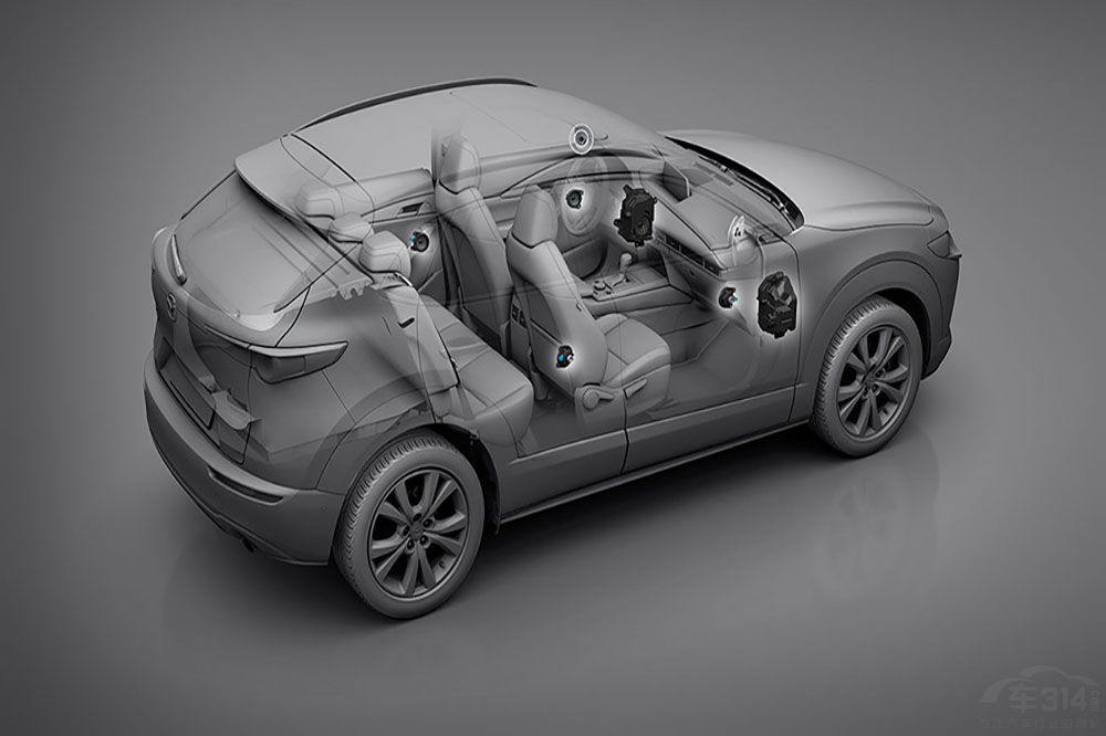 ����SUV��һ�߹�ʱ�̣�5��������SUV�̵�