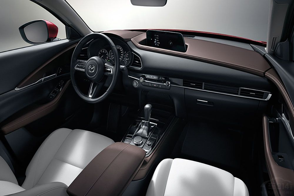 ����SUV��һ�߹�ʱ�̣�5��������SUV�̵�