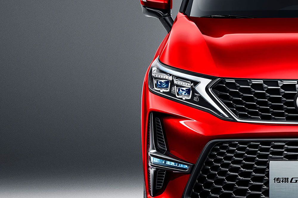 ����SUV��һ�߹�ʱ�̣�5��������SUV�̵�