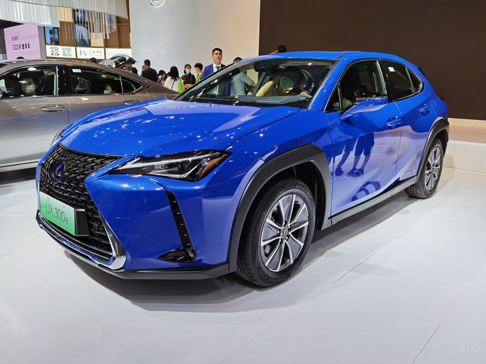 400 ׿˹UX 300e쳵չ