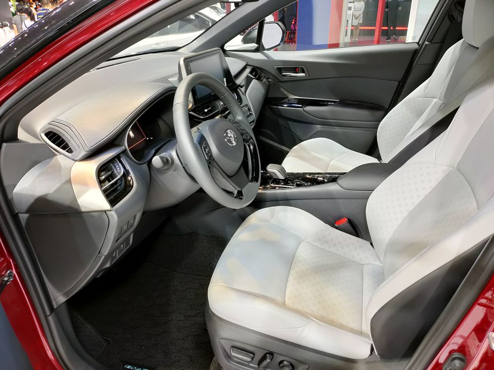 续航400km 丰田携奕泽E进擎亮相重庆车展 续航400km 丰田携奕泽E进擎亮相重庆车展