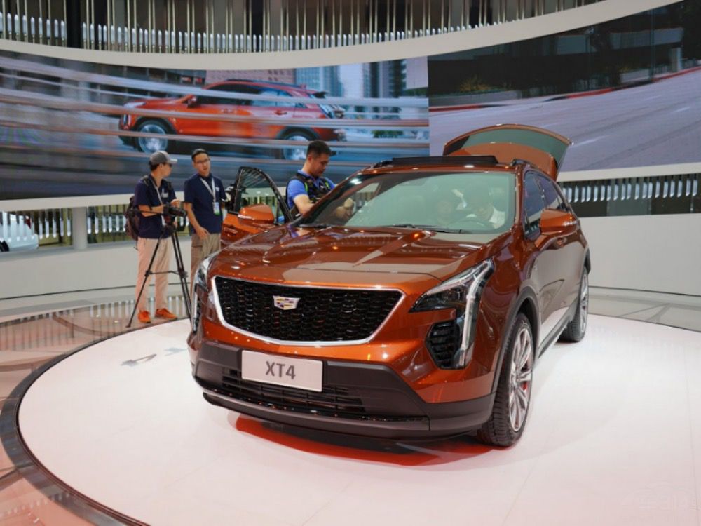 һ���̵��ϰ������µĺ���SUV���ѡ��