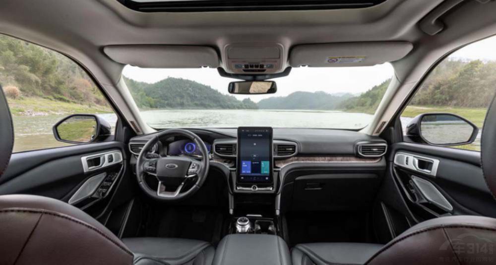 һ���̵��ϰ������µĺ���SUV���ѡ��