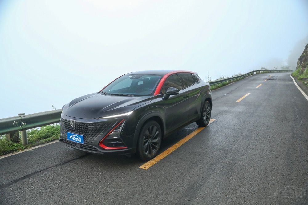 ����UNI-T�Աȷ���C-HR ˭��ʱ��Ȧ�³裿