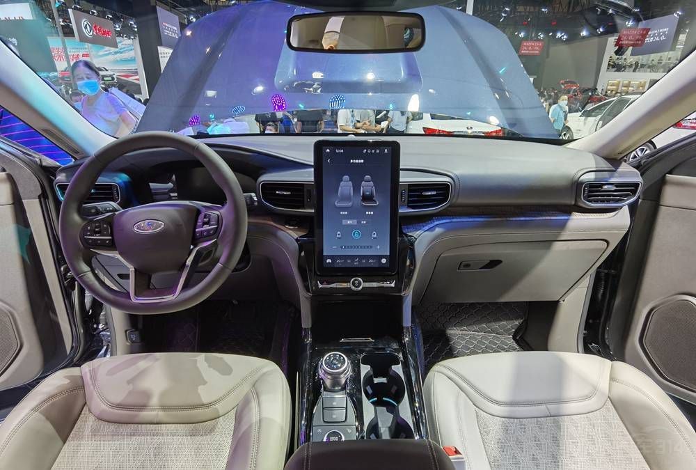 ̽���߶Ա�;��