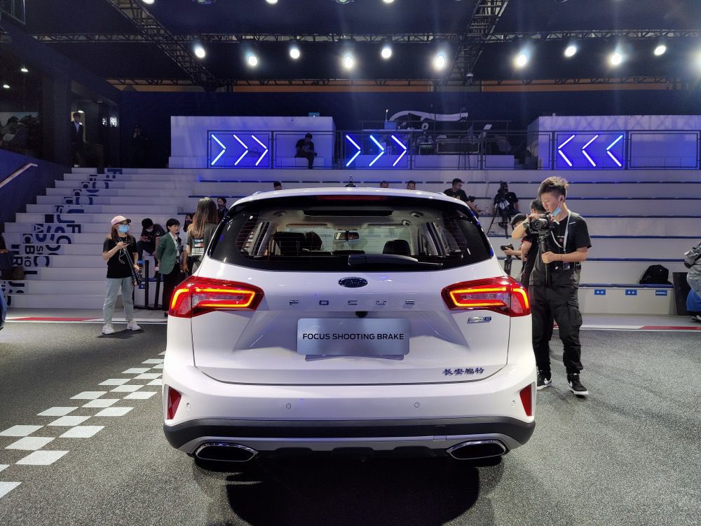 ����˹��װ�� �����г��г�����һ�ѻ���