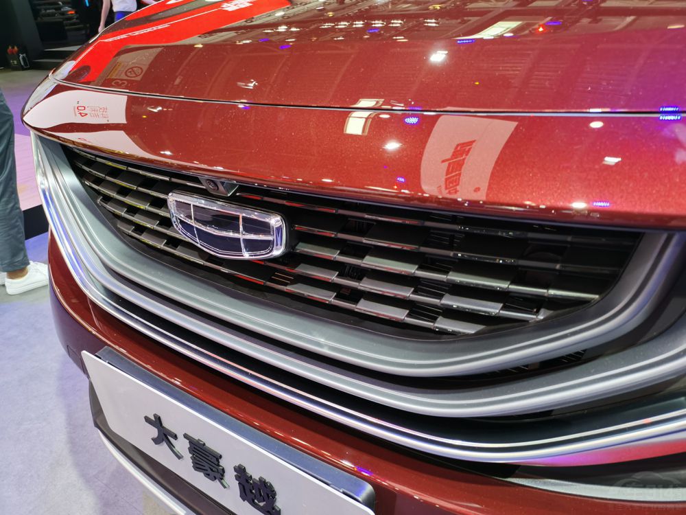 10�򼶵Ĵ�SUV �����ռ�� ����7����ѡ