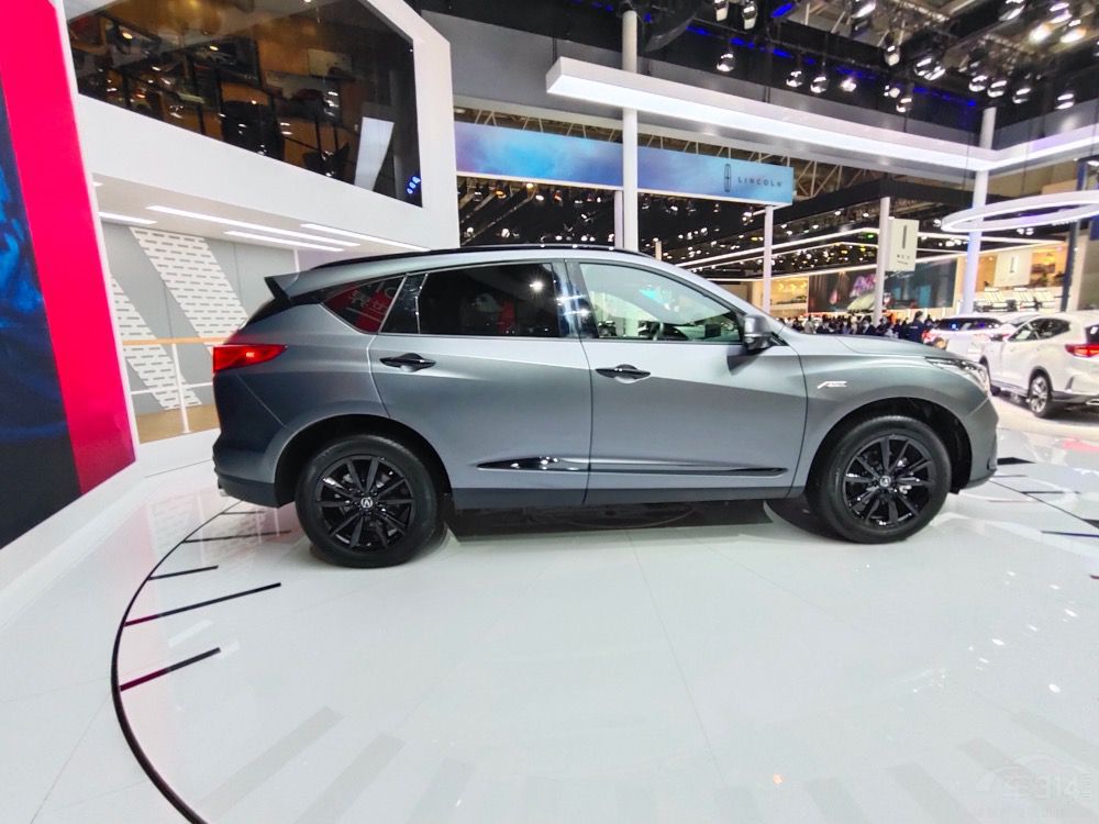 30����Ĵ�SUV ��������򷢶����ͳ�