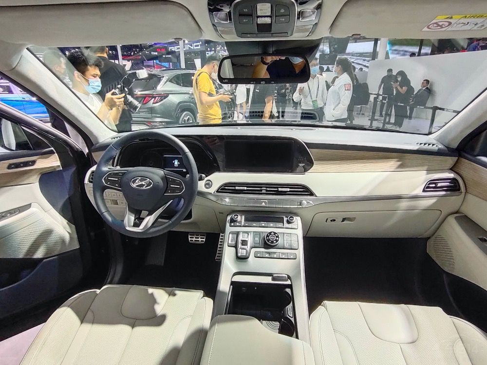 30����Ĵ�SUV ��������򷢶����ͳ�