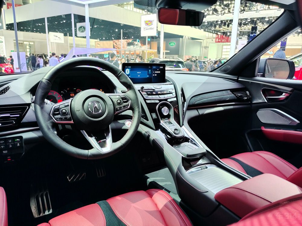 30����Ĵ�SUV ��������򷢶����ͳ�