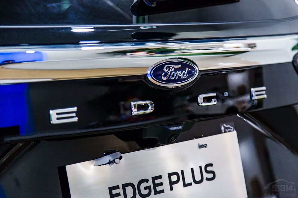 30����Ĵ�SUV ��������򷢶����ͳ�