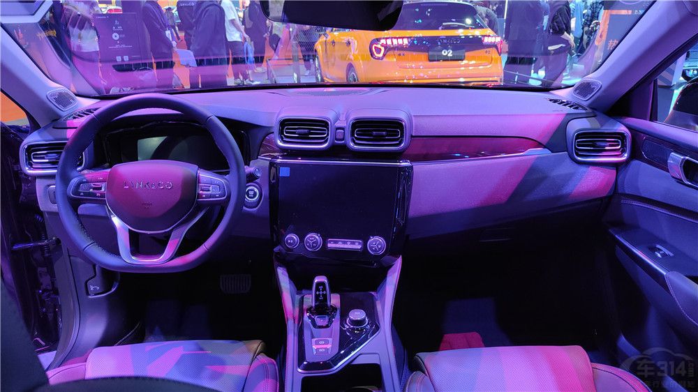 ��� 02 Hatchback ˭�ǵر���ǿС���ڣ�