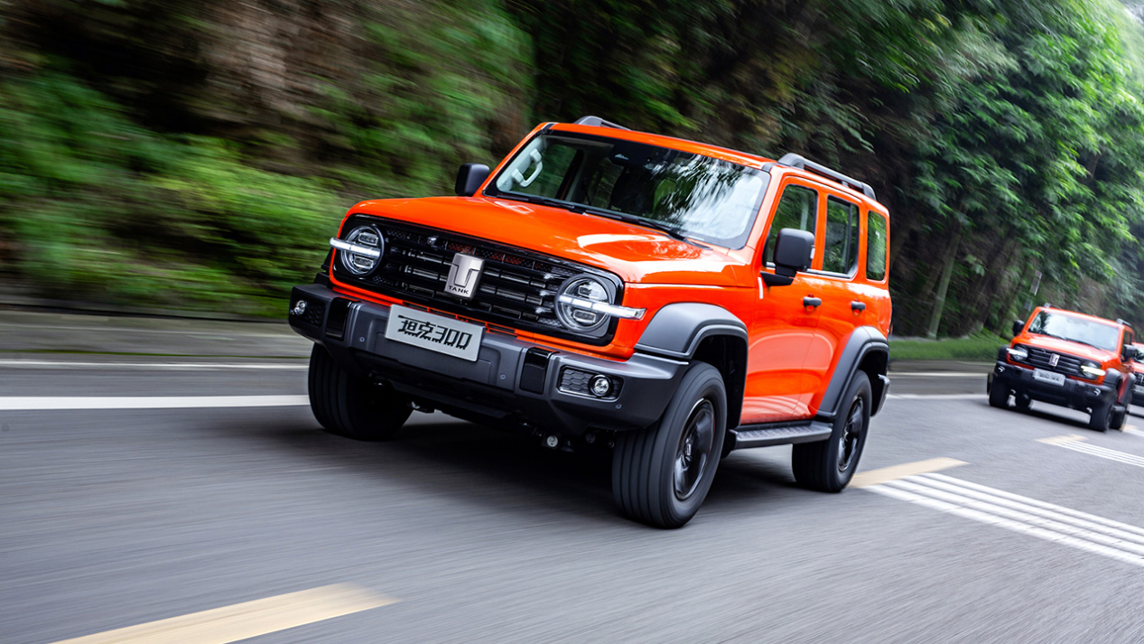 Բ��������ԽҰ��  ̹��300�Աȱ���BJ40