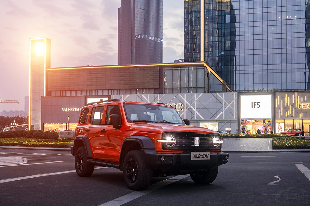 �������ϵ�̹��300����BJ40ѧ����ʲô��