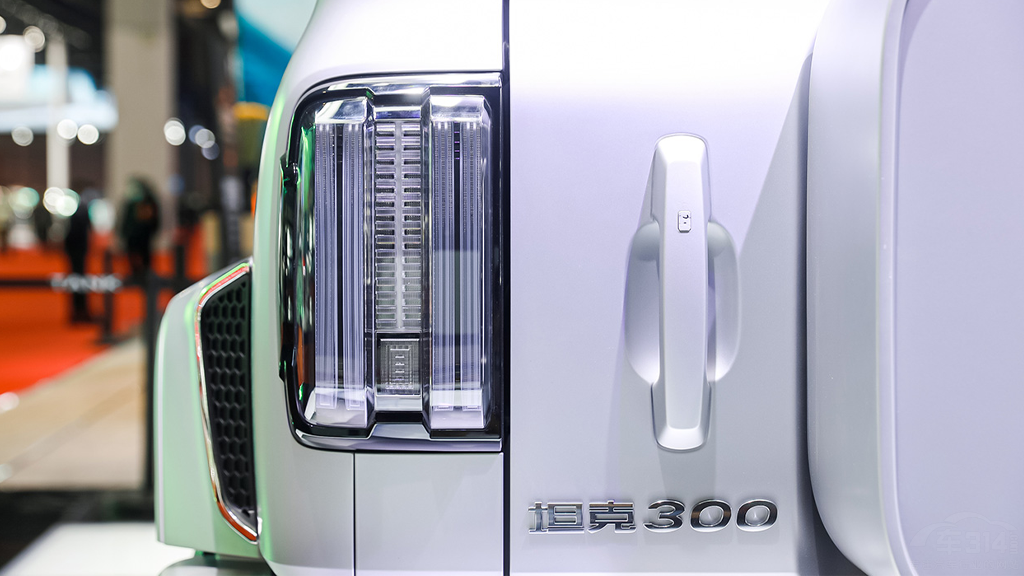 �������ϵ�̹��300����BJ40ѧ����ʲô��