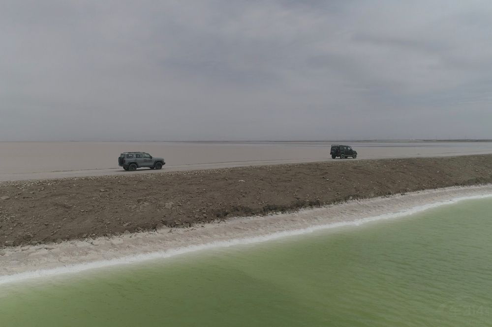 �Ա�BJ40��̹��300