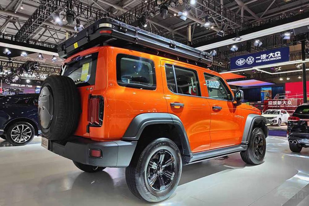 �Ա�BJ40��̹��300 ����������ֻ˵�滰