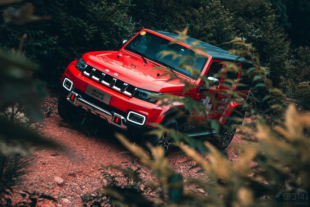 ƾɶ˵��BJ40��ǰ ̹��300ֻ�Ǹ��ܵܣ�