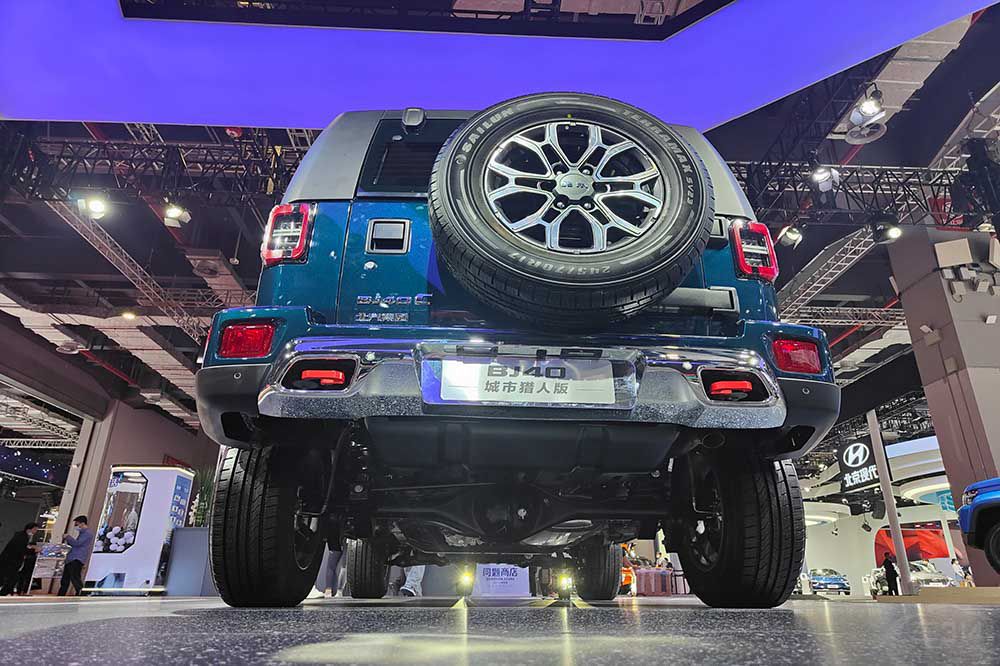 ƾɶ˵��BJ40��ǰ ̹��300ֻ�Ǹ��ܵܣ�