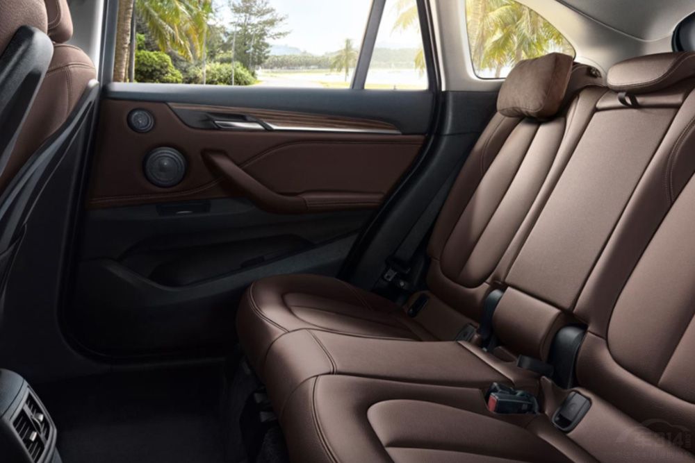 20������ܿ��Ϻ���SUV �ֿ�ð�ռ�����