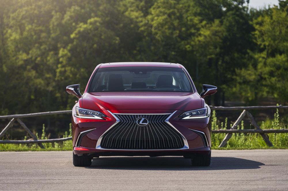 ���ߺ���Ʒ��ѡ˭ ES��CT6�Ŀ������Ĳ�