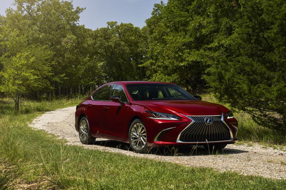 ���ߺ���Ʒ��ѡ˭ ES��CT6�Ŀ������Ĳ�