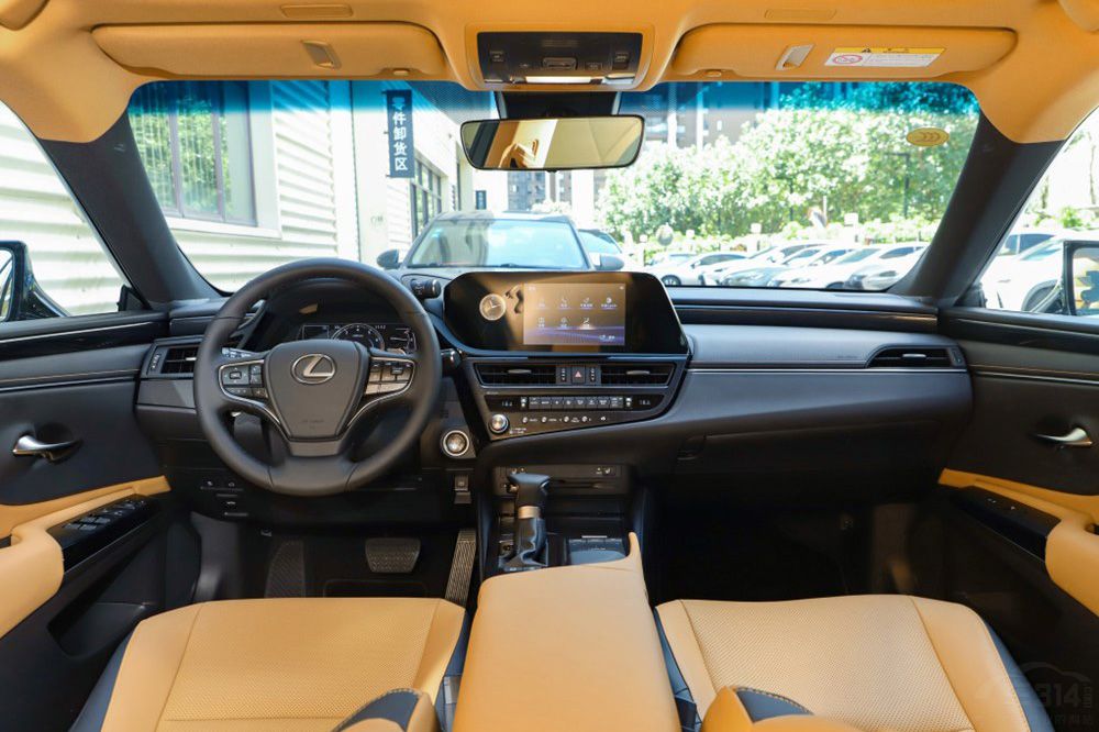 ���ߺ���Ʒ��ѡ˭ ES��CT6�Ŀ������Ĳ�