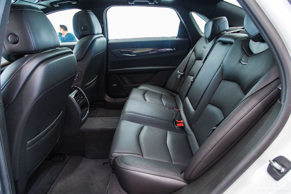 ���ߺ���Ʒ��ѡ˭ ES��CT6�Ŀ������Ĳ�