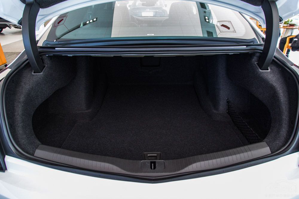 ���ߺ���Ʒ��ѡ˭ ES��CT6�Ŀ������Ĳ�