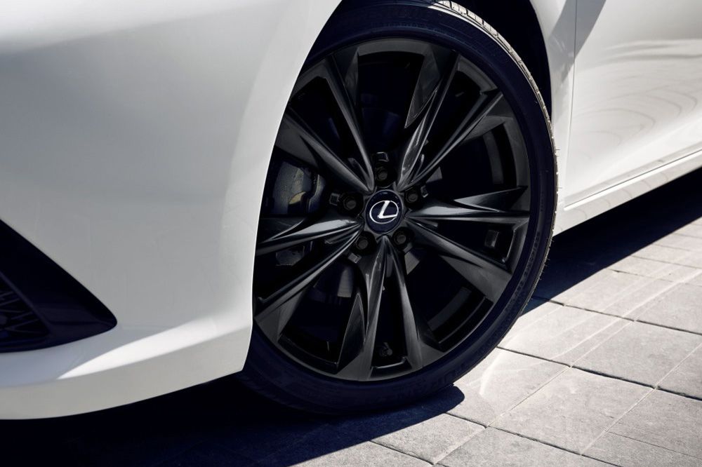 ���ߺ���Ʒ��ѡ˭ ES��CT6�Ŀ������Ĳ�