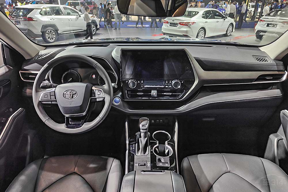 ȫ�±���X3�ԱȺ������XC60��ϲ��˭��