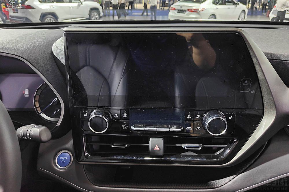 ȫ�±���X3�ԱȺ������XC60��ϲ��˭��