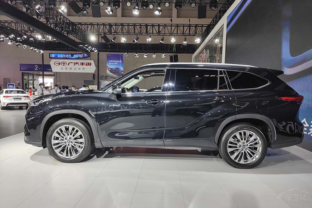 ȫ�±���X3�ԱȺ������XC60��ϲ��˭��